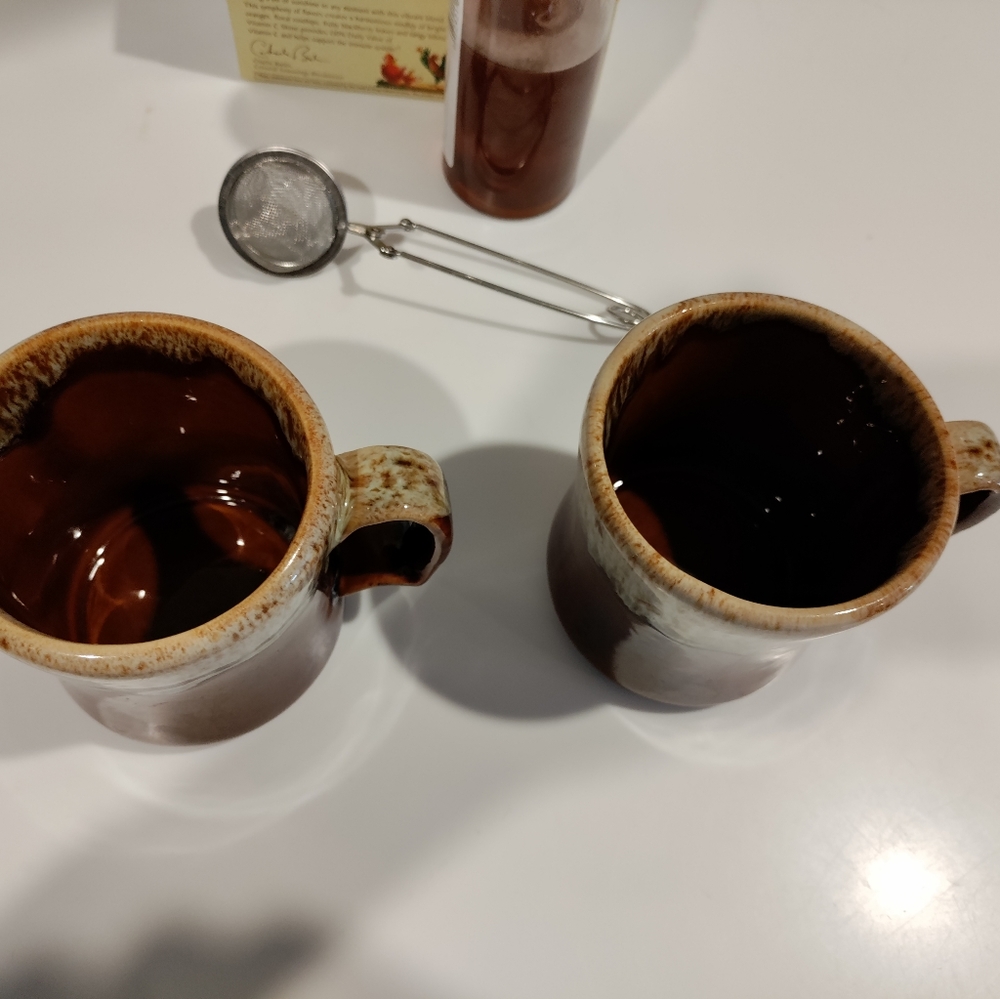 Pair of beautifully glazed ceramic coffee mugs - Picture 3 of 6